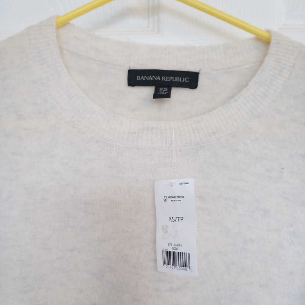 NWT Banana Republic off white wool sweater, x-small, warm, cozy, Aire